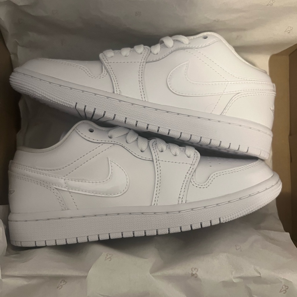 Women’s Air Jordan 1 low size 5.5 (new in box never worn)